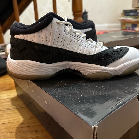 Retro Jordan Low Grade School Sz 6Y Black and White ACCEPTING ALL OFFERS - Picture 9 of 9